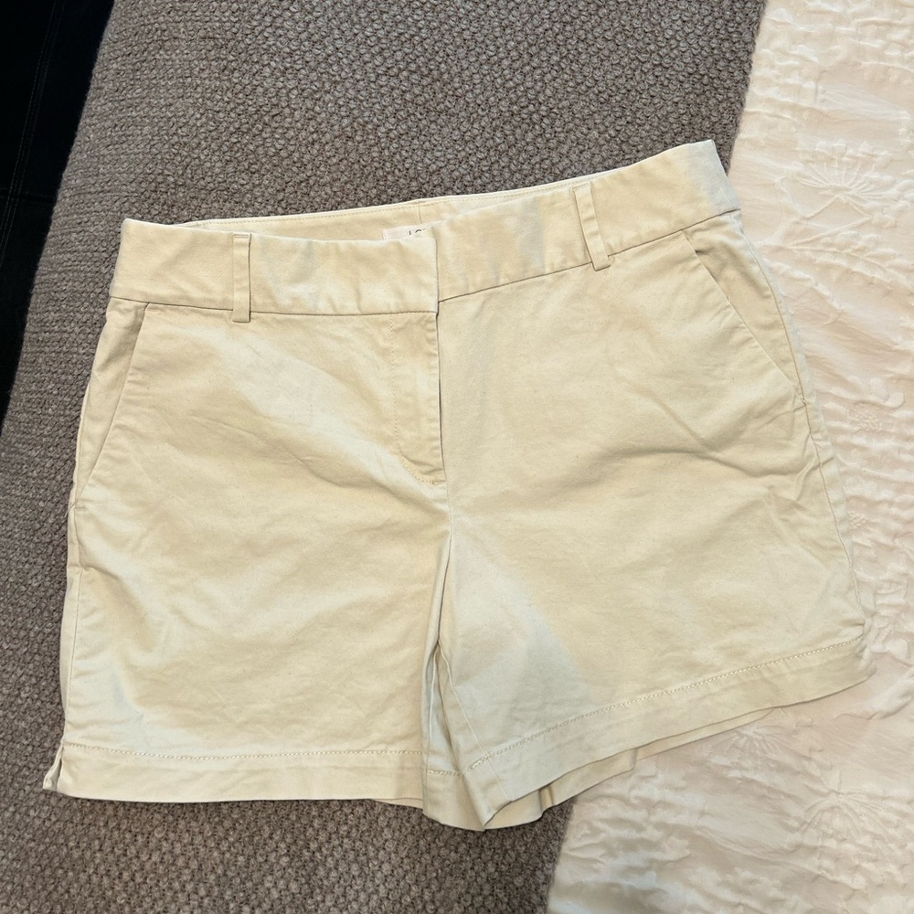 Cream LOFT Riviera Shorts with Comfortable Fit and Light Fabric